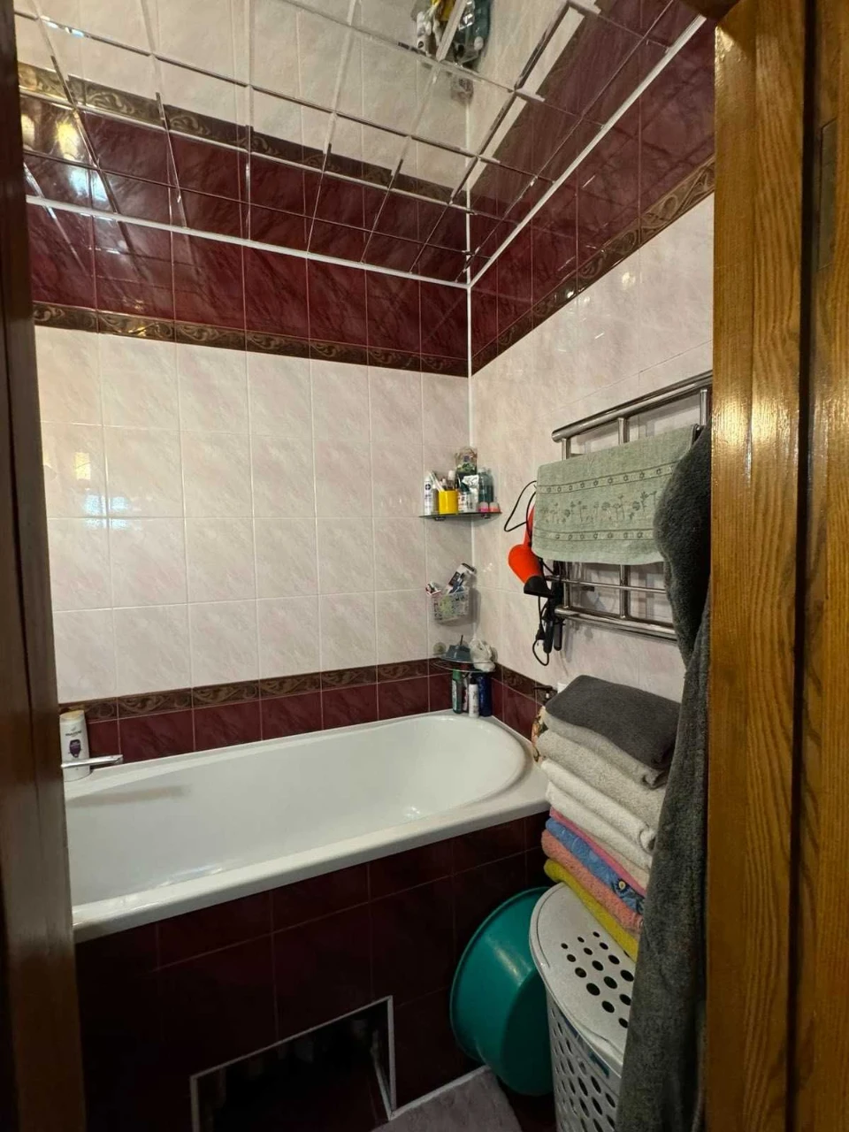 3 room apartment in a brick building. Great option for rent.