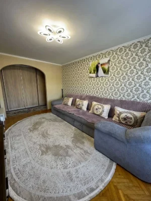 3 room apartment in a brick building. Great option for rent.