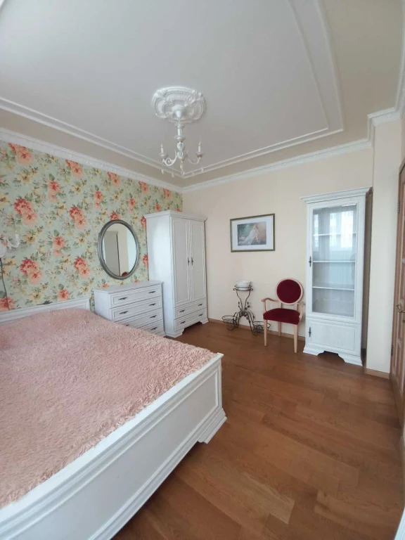 For sale 1-room apartment in residence "Parkovy Ozero". Metro Darnytsia