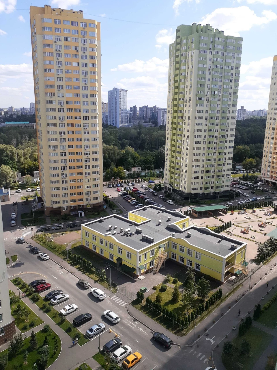 For sale 1-room apartment in residence "Parkovy Ozero". Metro Darnytsia