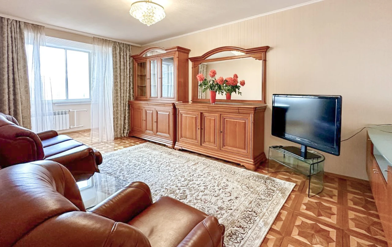 Продается 3-комнатная квартира 97 м², улица Драгоманова, 31В