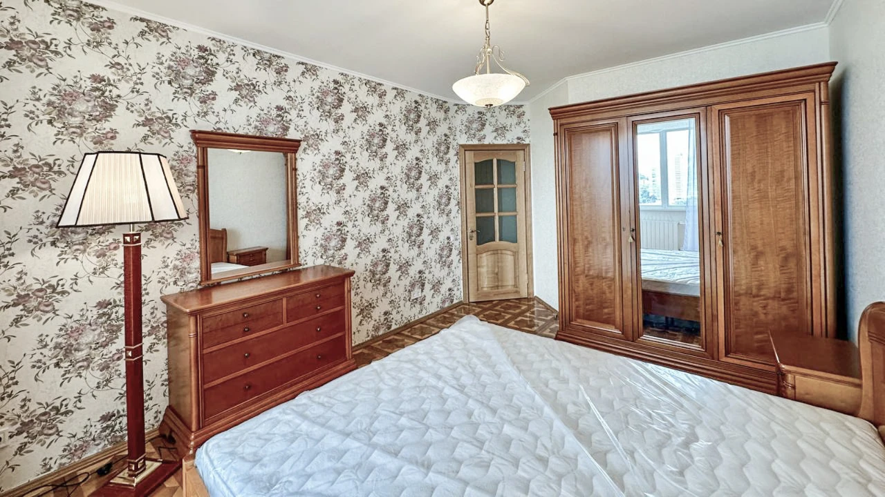 Продается 3-комнатная квартира 97 м², улица Драгоманова, 31В