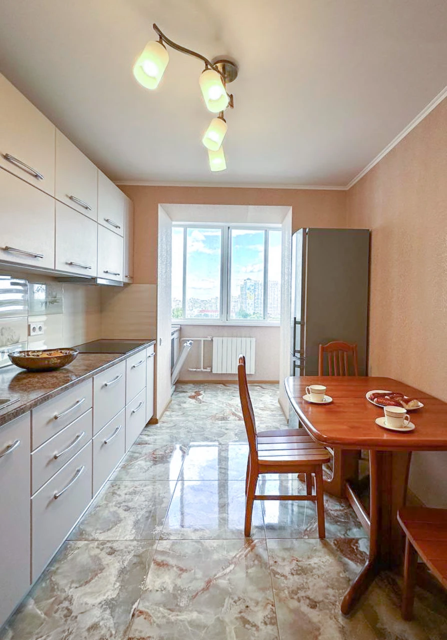 Продается 3-комнатная квартира 97 м², улица Драгоманова, 31В