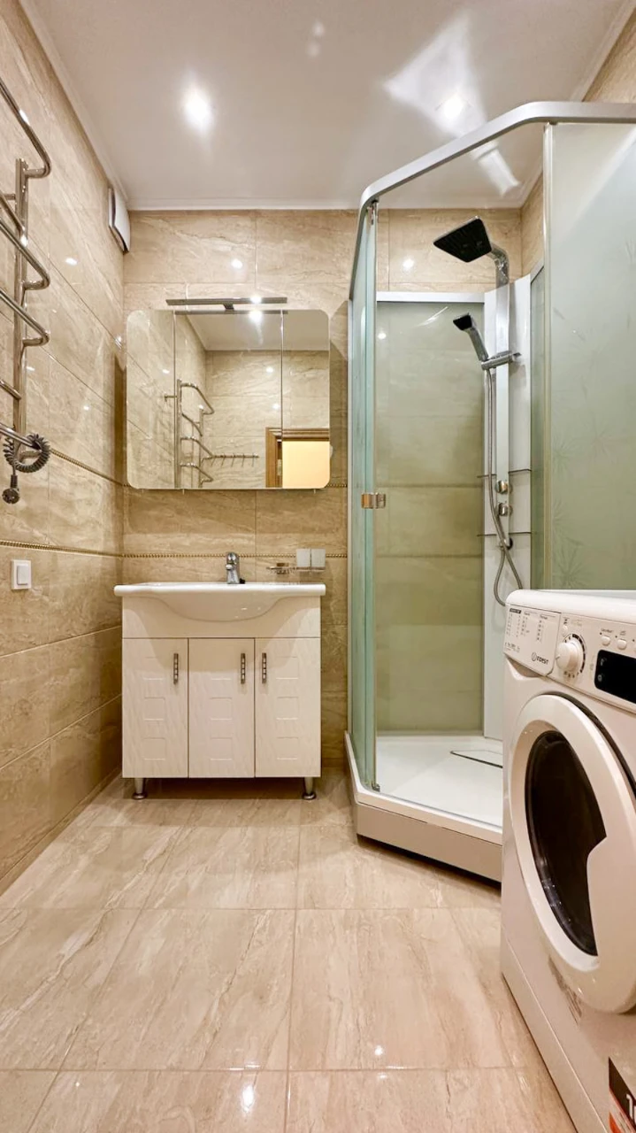 Продается 3-комнатная квартира 97 м², улица Драгоманова, 31В