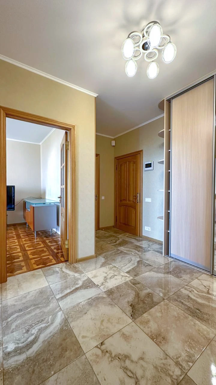 Продается 3-комнатная квартира 97 м², улица Драгоманова, 31В