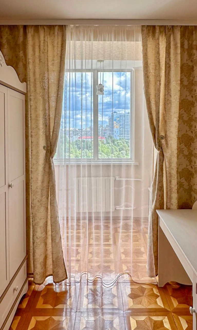 Продается 3-комнатная квартира 97 м², улица Драгоманова, 31В