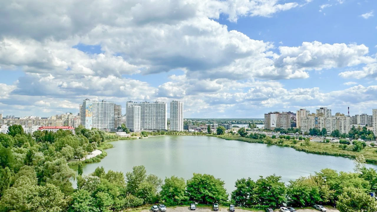 Продается 3-комнатная квартира 97 м², улица Драгоманова, 31В