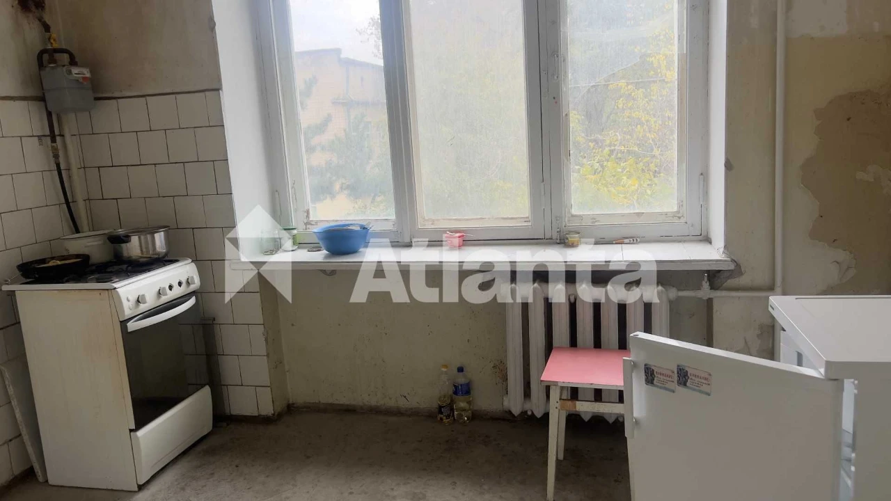 3 комнаты в Аркадии на Тянистовке на низком этаже.