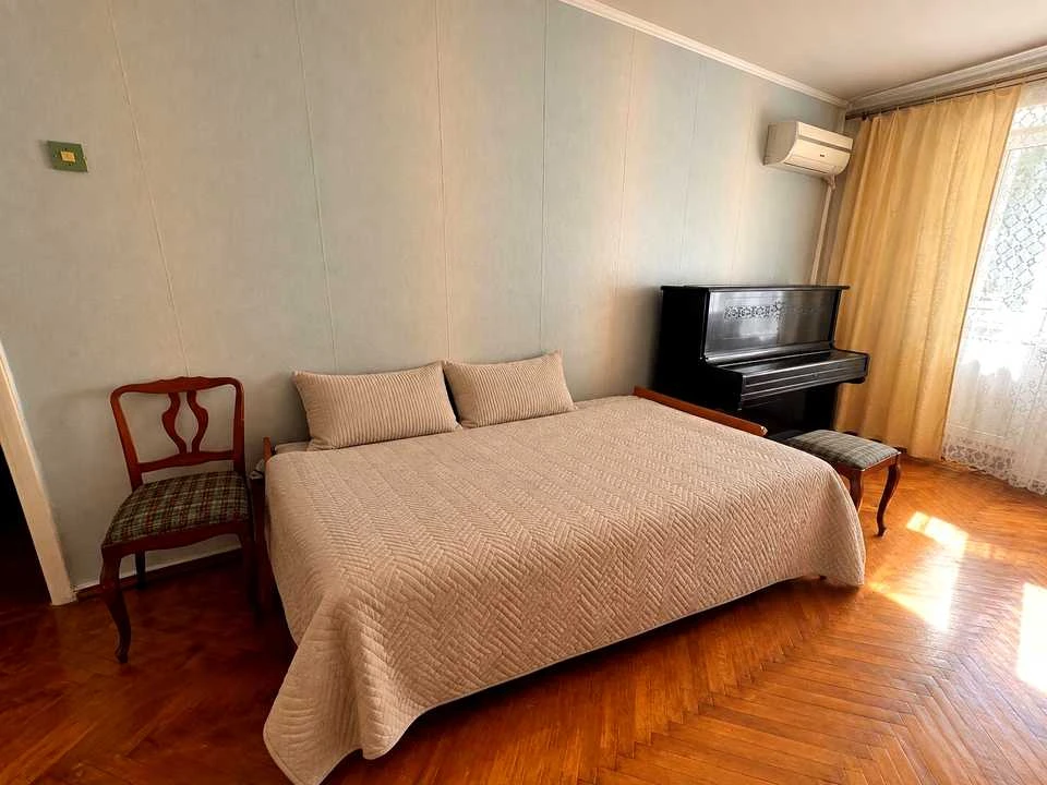 Apartment. Odessa, Nezalezhnosti Street
