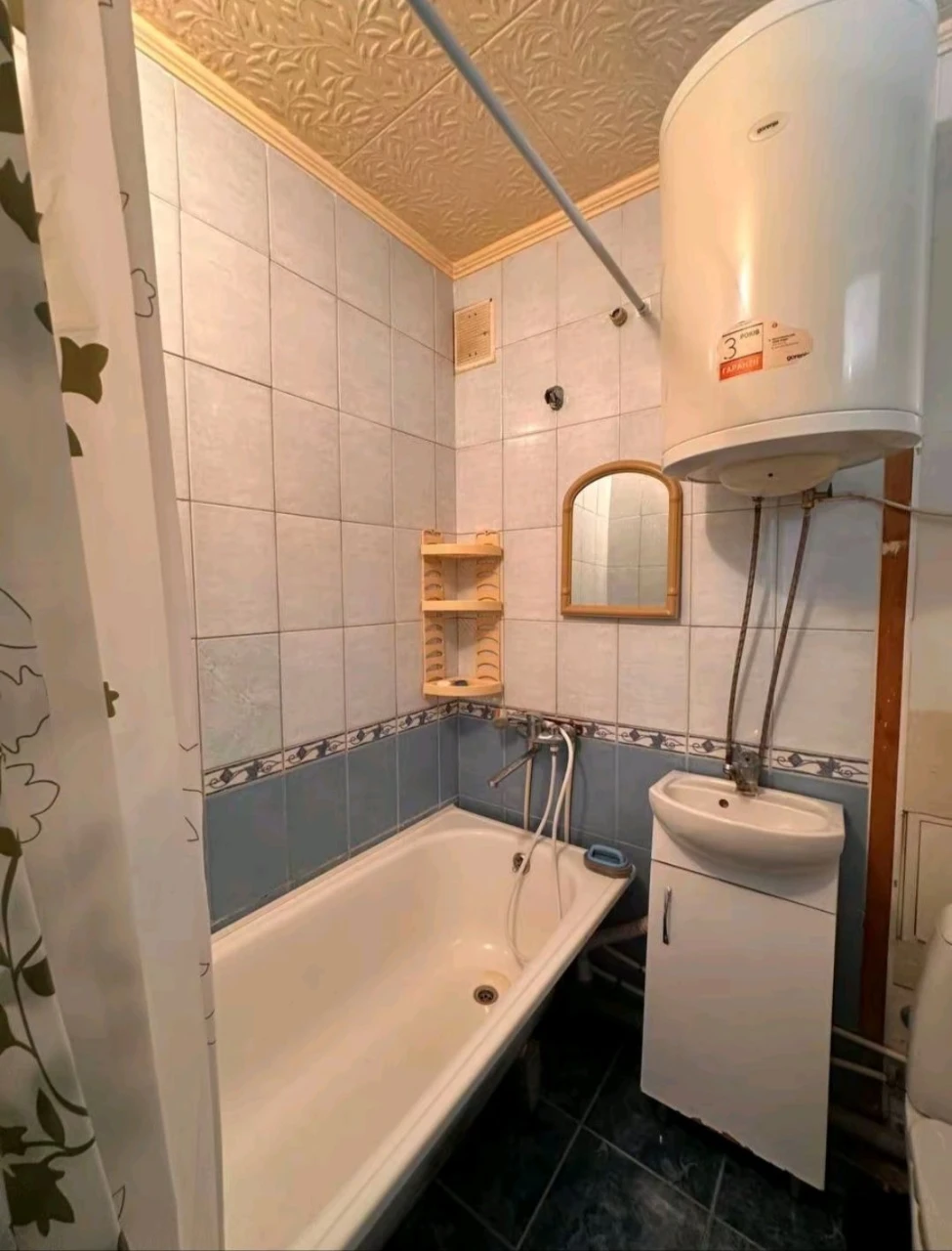 Квартира 1 кімнатна, 5/5, не кутова,  вул. 6 Слобідська 45,