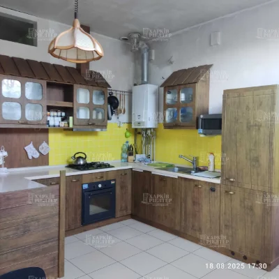 LN D2 Продаж 3-кімнатної квартири в центрі