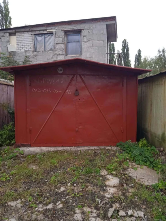 For Sale: Cooperative Garage 22