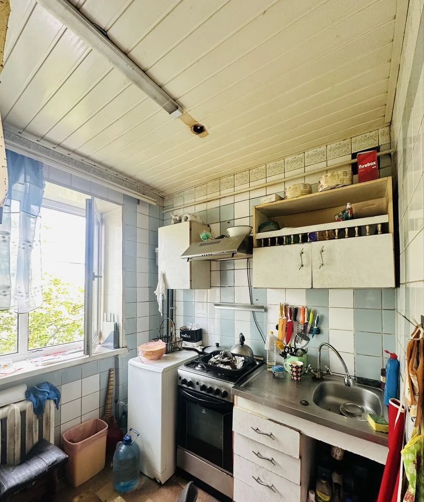 Продається 3-кімнатна квартира, Салтовка, район 8 Хлібозавод, цегла