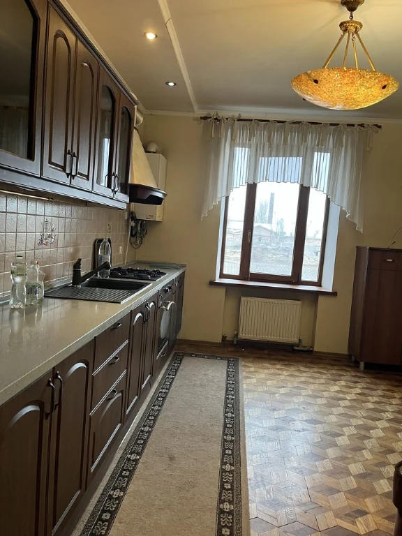 Продам 3-х комнатную сталинку