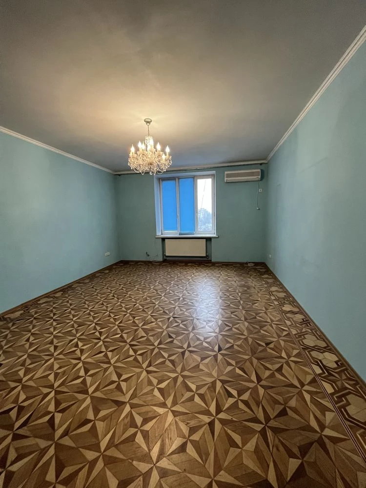 Продам 3-х комнатную сталинку
