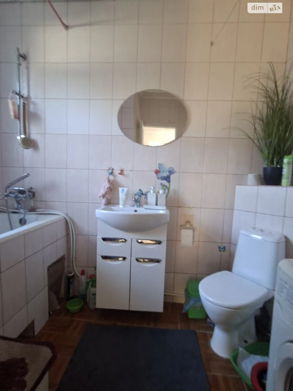 Sale of a House Section in Piatnichany