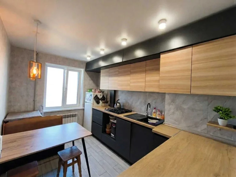 Sale of a 3-bedroom apartment on Levada with 2 balconies. Separate rooms.