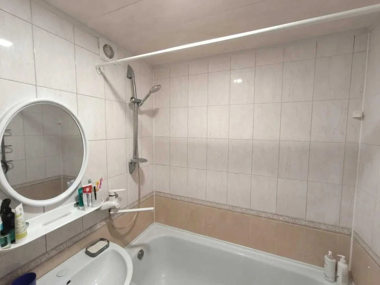 Sale of a 3-bedroom apartment on Levada with 2 balconies. Separate rooms.