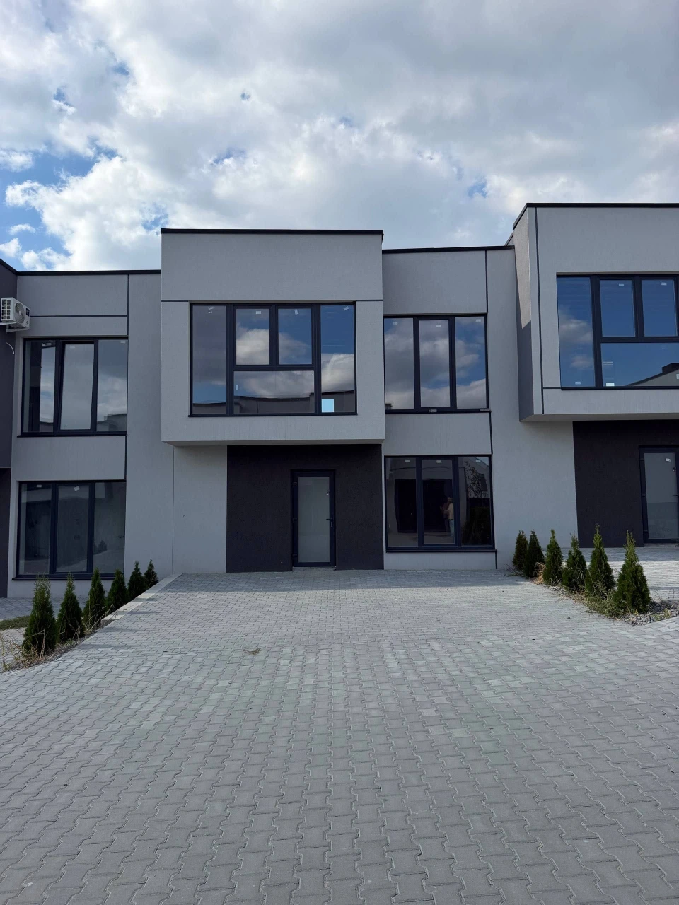 Продается современный таунхаус в Великом Кучурове