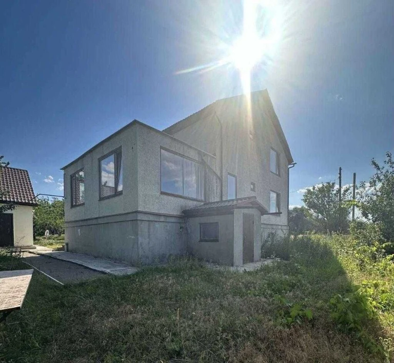 We offer a house built in 2006 for sale