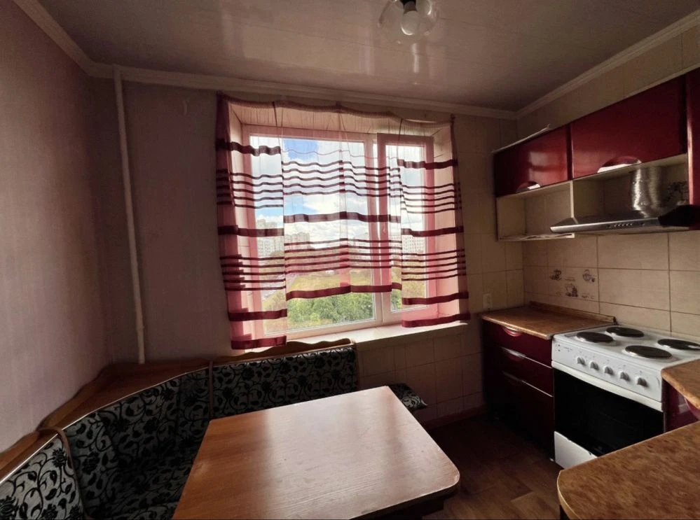 Selling a 3-bedroom apartment on the 6th floor.