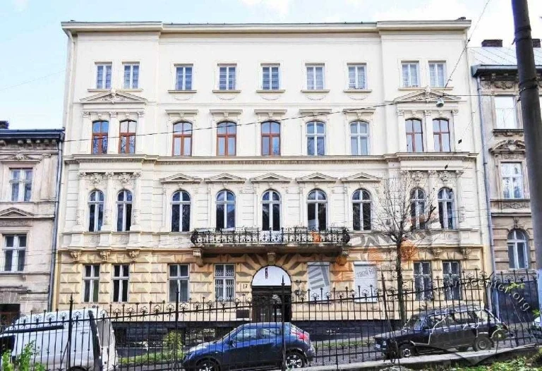 3-кімнатна квартира в австрійській кам'яниці з власним входом | Ціна