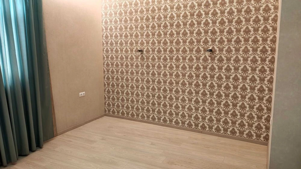 Sale of a 3-room apartment on Mykola Mikhnovsky Boulevard