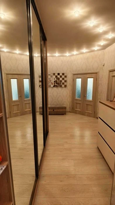 Sale of a 3-room apartment on Mykola Mikhnovsky Boulevard