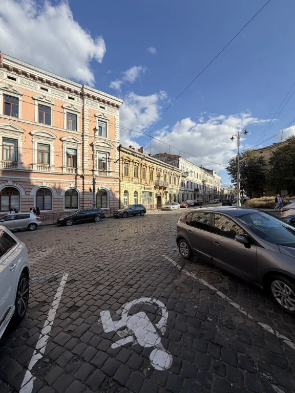 Продається квартира  центр міста під ремонт, ідеальна локаці