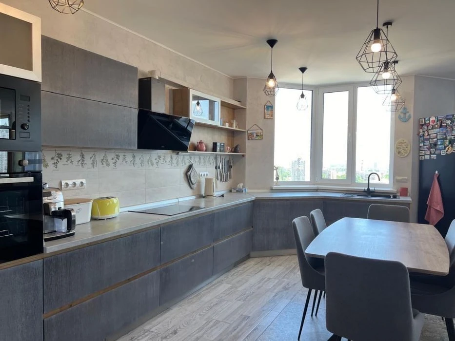 For sale two-level apartment near the metro