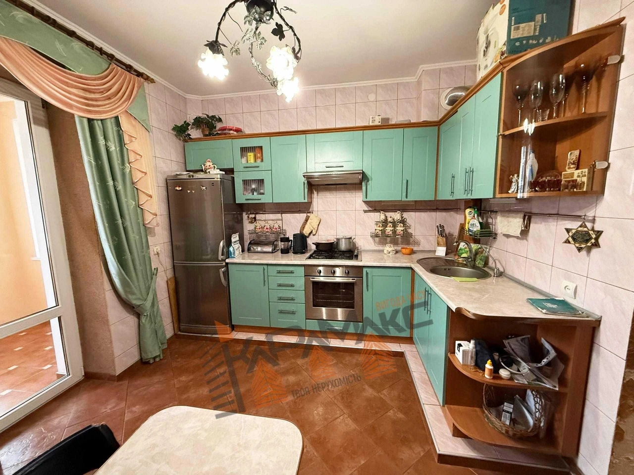 2-bedroom apartment near the center of Lviv with a garden and parking | Зеле