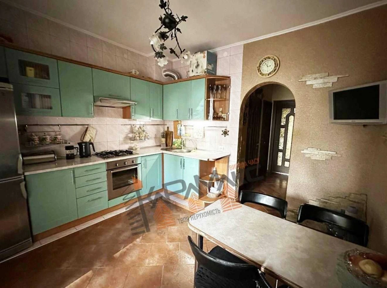2-bedroom apartment near the center of Lviv with a garden and parking | Зеле
