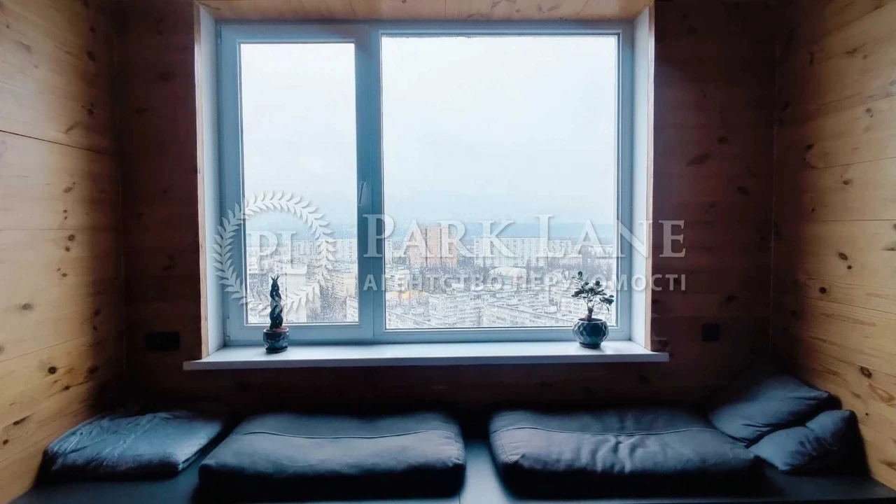 Sale of a 1-bedroom apartment in the ЖК Київська Венеція, пр.Соборнос