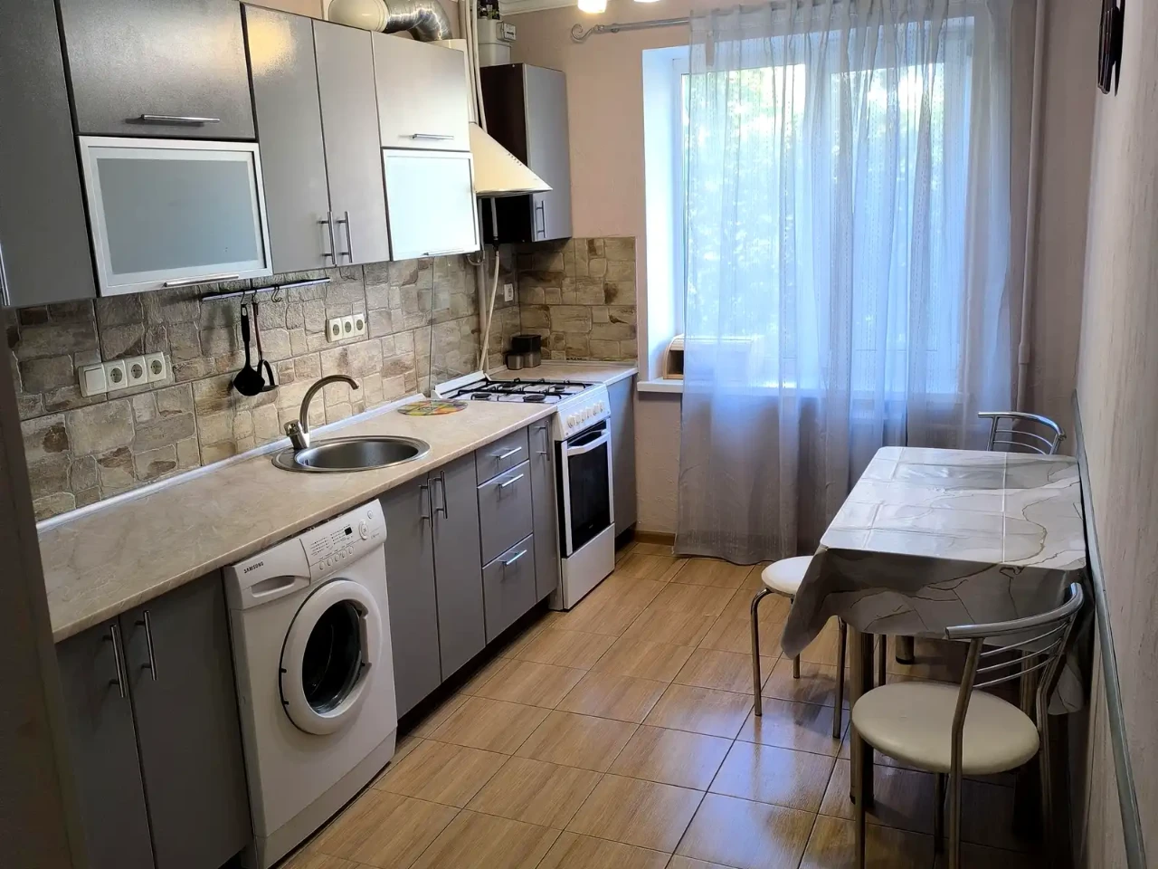 Оренда квартири 3-кімн. 70 м² 4/9 пов.