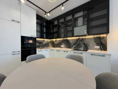 CENTRAL 2-bedroom apartment with kitchenette, good renovation