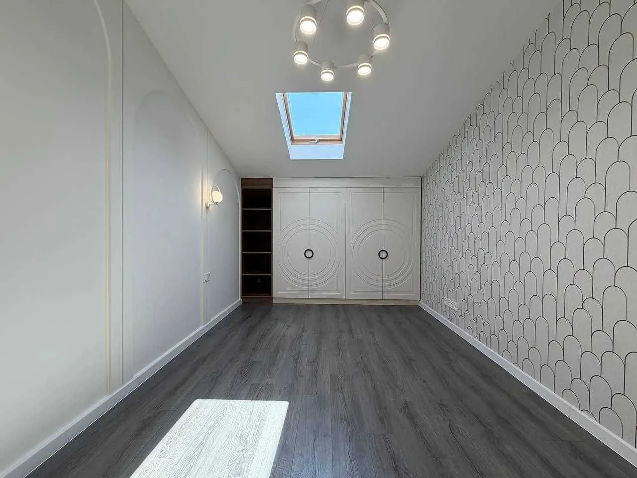 CENTRAL 2-bedroom apartment with kitchenette, good renovation