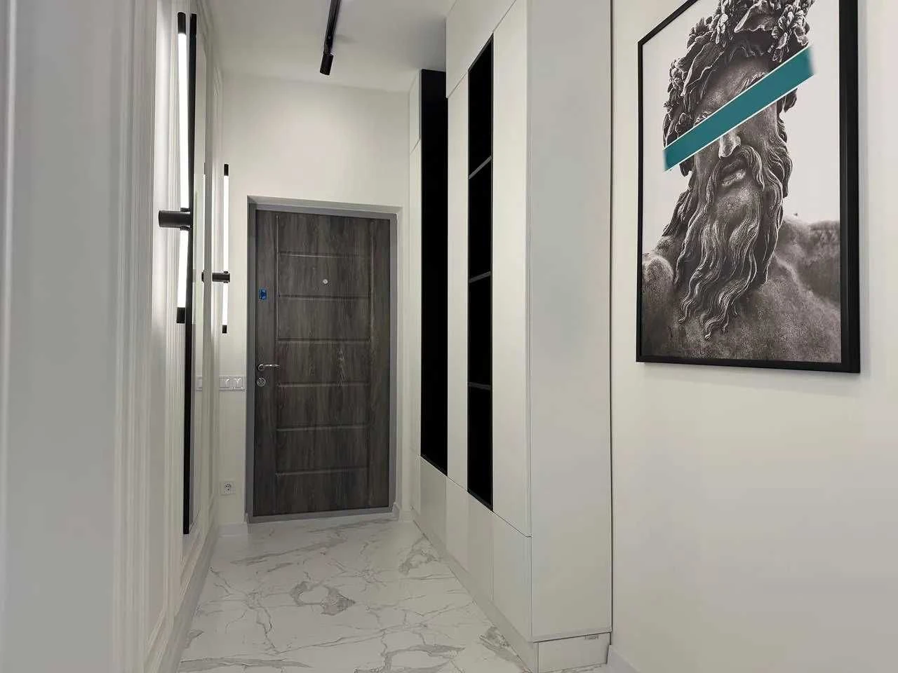 CENTRAL 2-bedroom apartment with kitchenette, good renovation