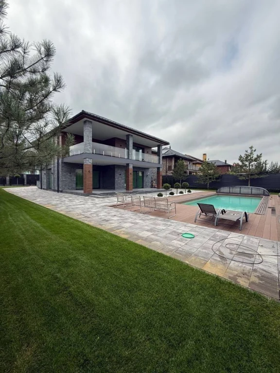 For Sale: House in Kyiv, Тереmy - 280 m², 11 acres with pool and garage