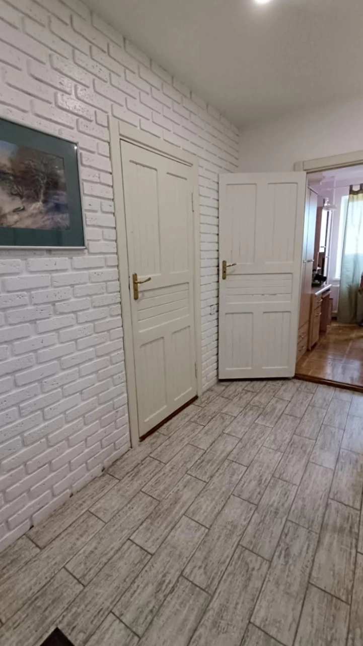 Продается 4-комнатная квартира (студия) в районе Таирова (332-2