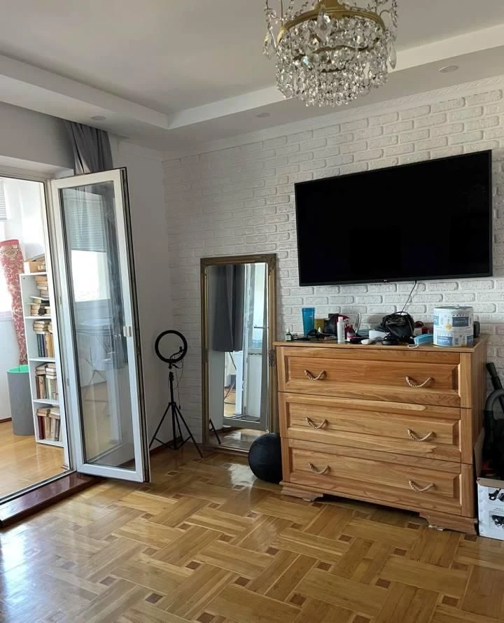 Продается 4-комнатная квартира (студия) в районе Таирова (332-2
