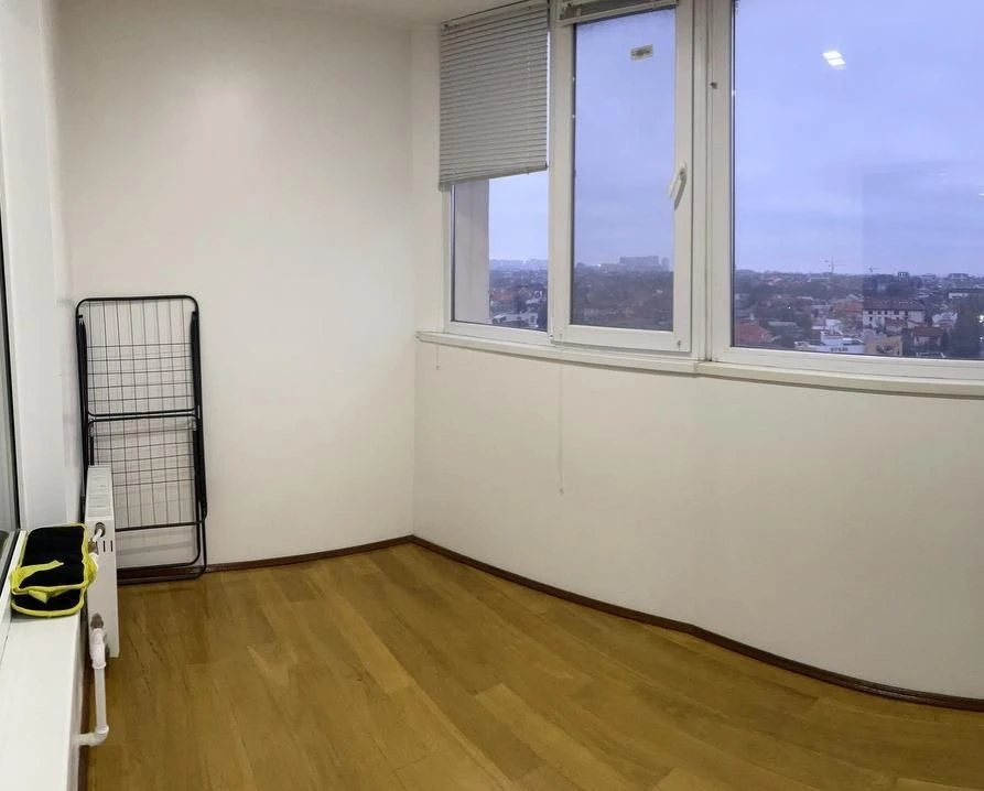 Продается 4-комнатная квартира (студия) в районе Таирова (332-2
