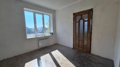Продам будинок в смт. Вишнівець,  з розпочатим ремонтом!!