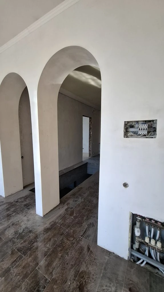 Продам будинок в смт. Вишнівець,  з розпочатим ремонтом!!