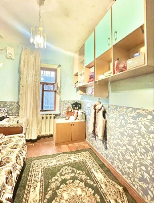 Продається великий затишний ДІМ. Участок 4 сотки. Гараж з підвалом