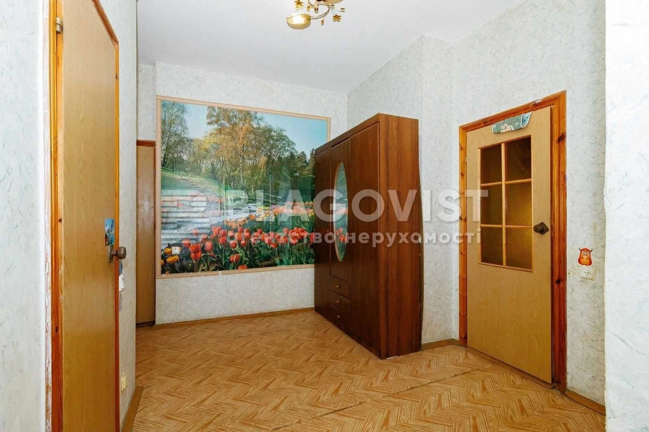 Продається 2 кімнатна  квартира метро Осокорки, Позняки, Кня