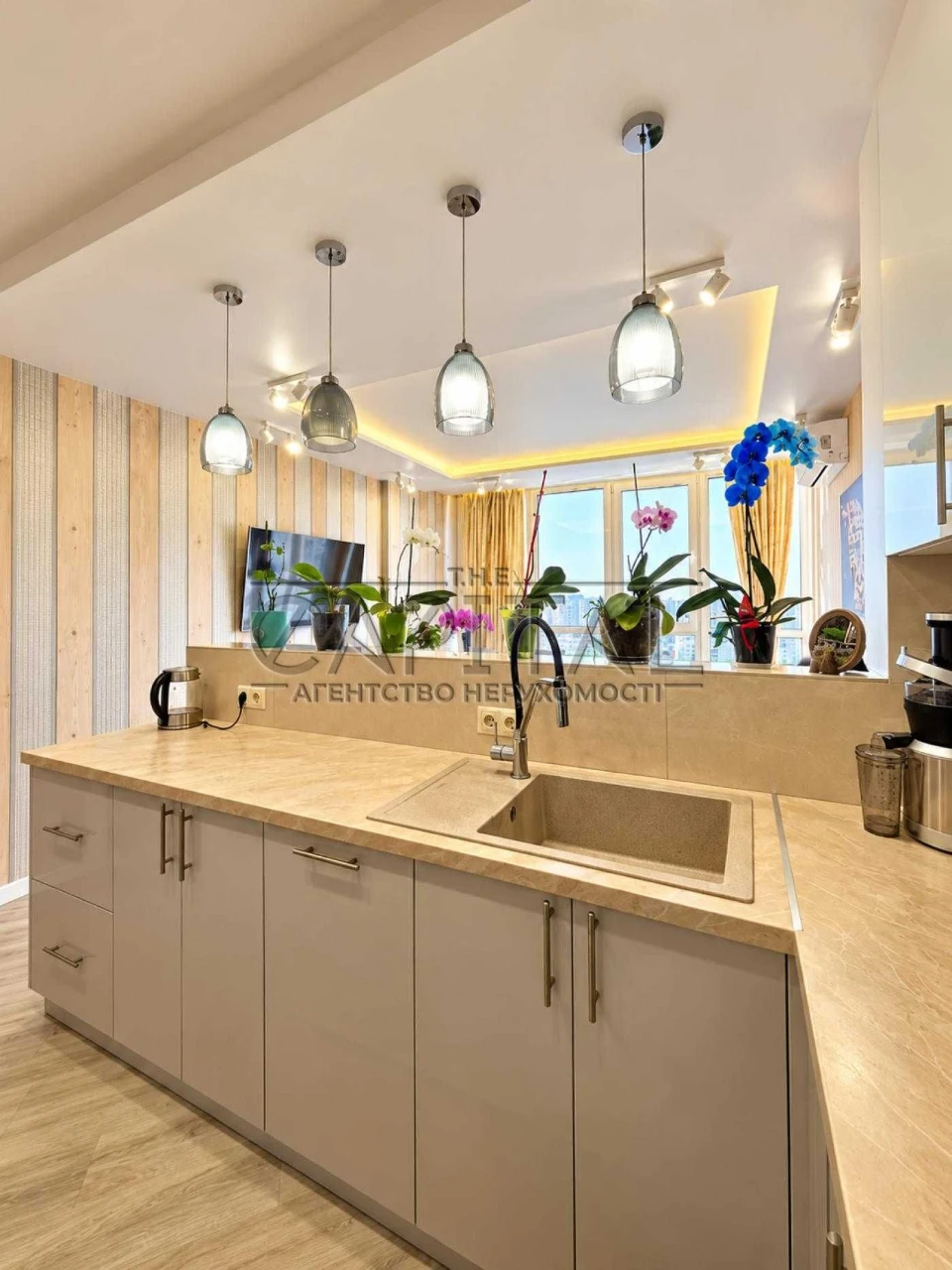 Продаж 3-кімнатної квартири в ЖК Лебединий з функціональним