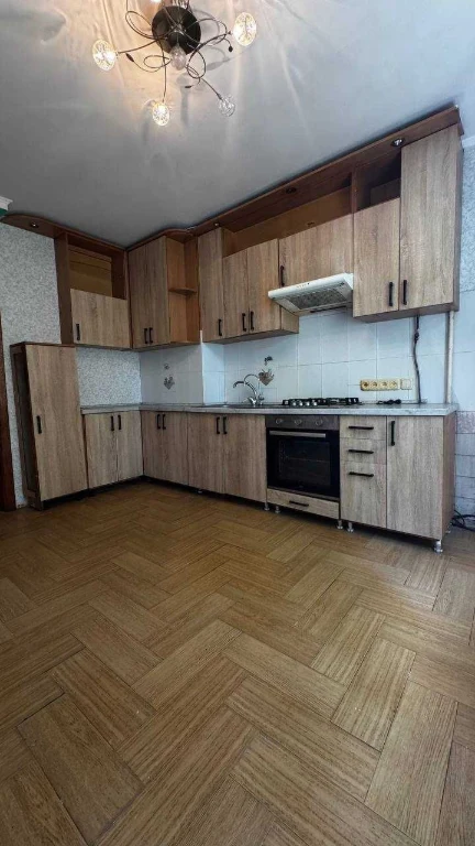 Продам 3-ком большую чешку на Добровольского. Хороший торг