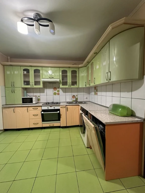 Продажа 2-комнатной квартиры на улице Крайня