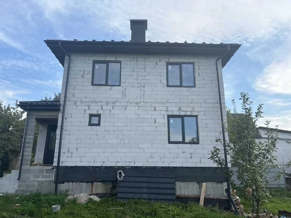 Предлагаю 3-комнатный двухэтажный дом с подвалом в районе