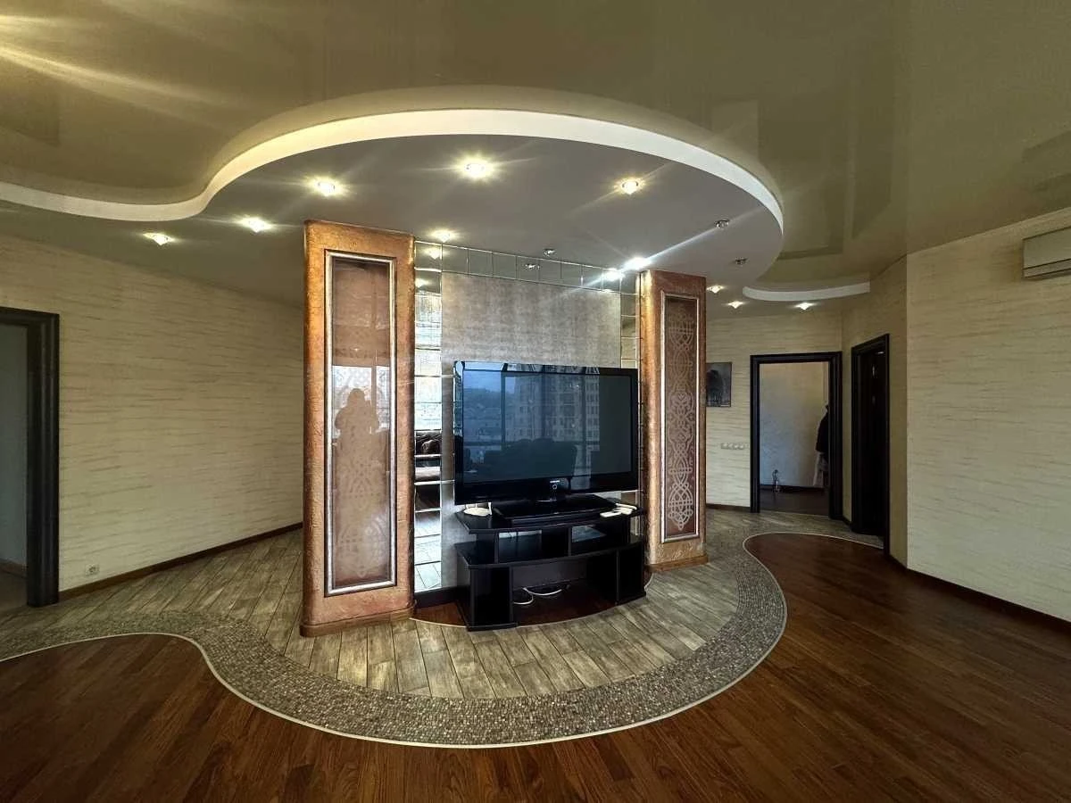 Оренда 4-кімнатної квартири 170 м², Жилянська вул., 59
